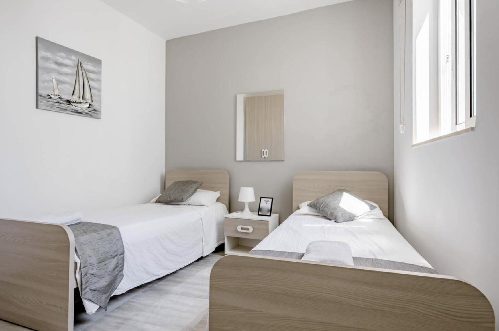 F12 Room 2, Private Room Two Single Beds Privated Bathroom In Shared Flat Msida Exterior foto