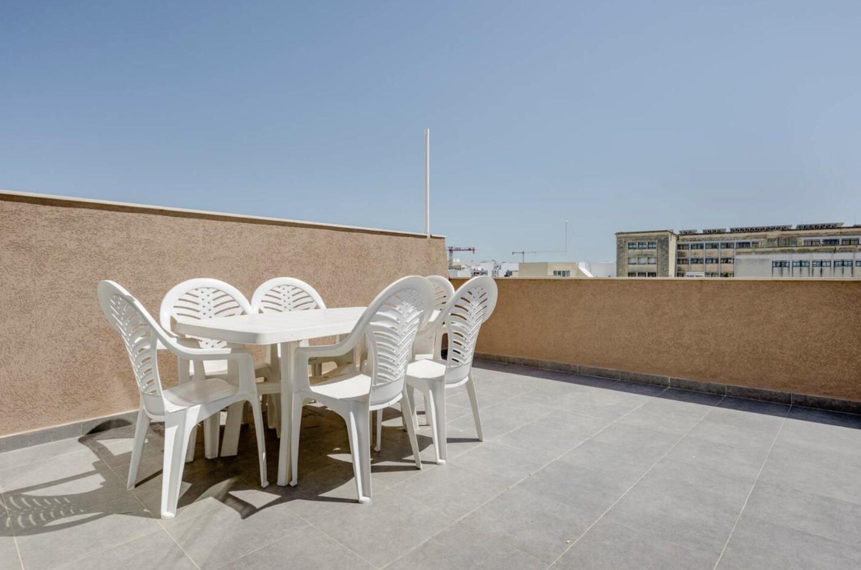 F12 Room 2, Private Room Two Single Beds Privated Bathroom In Shared Flat Msida Exterior foto