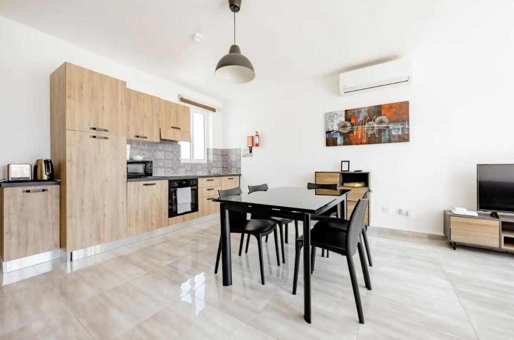 F12 Room 2, Private Room Two Single Beds Privated Bathroom In Shared Flat Msida Exterior foto